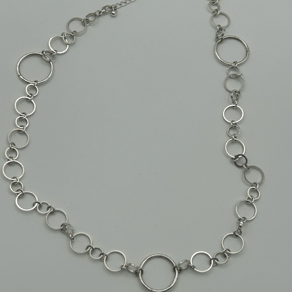 Elegant Silver Circle Link Necklace